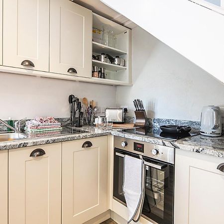 The Artists Loft - A Superb Cottage Sensitively Converted From A Grade II Listed 17Th Century Building Бейквелл Екстер'єр фото