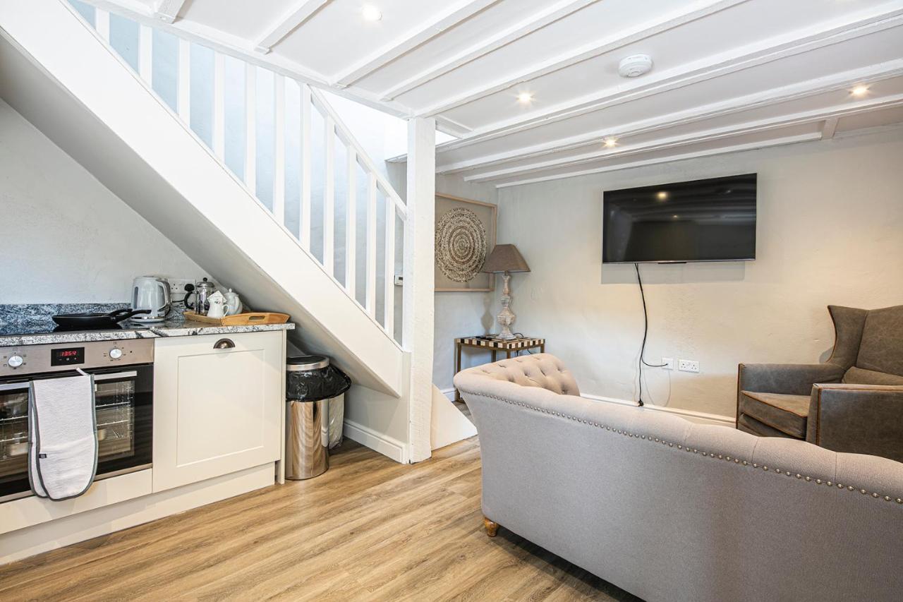 The Artists Loft - A Superb Cottage Sensitively Converted From A Grade II Listed 17Th Century Building Бейквелл Екстер'єр фото