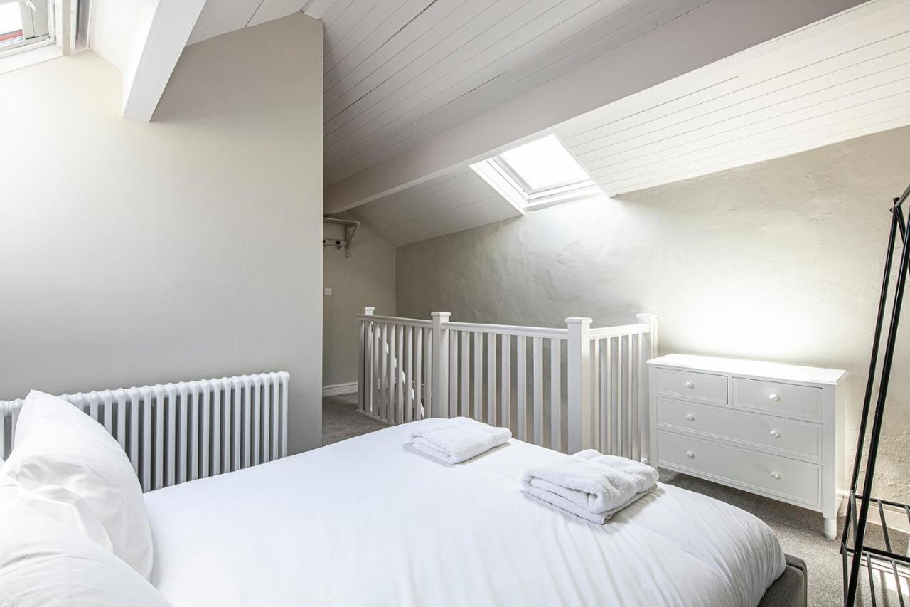 The Artists Loft - A Superb Cottage Sensitively Converted From A Grade II Listed 17Th Century Building Бейквелл Екстер'єр фото