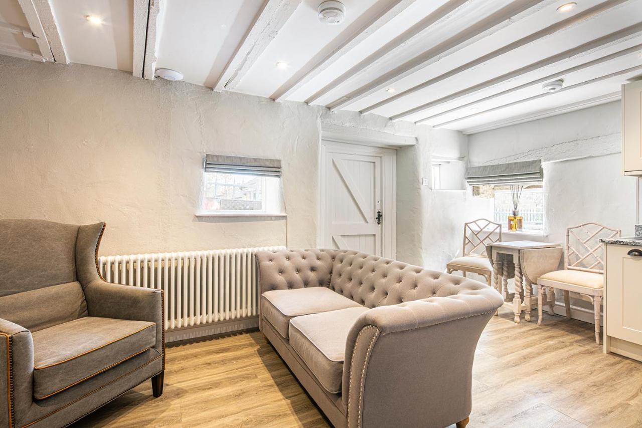 The Artists Loft - A Superb Cottage Sensitively Converted From A Grade II Listed 17Th Century Building Бейквелл Екстер'єр фото