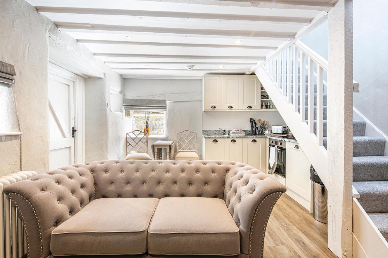 The Artists Loft - A Superb Cottage Sensitively Converted From A Grade II Listed 17Th Century Building Бейквелл Екстер'єр фото
